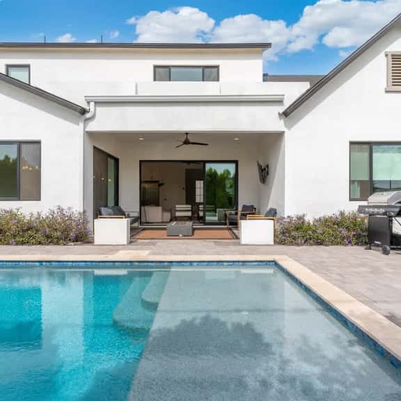 Heated Pool, Fire pit, backyard grill, Phoenix DT - Image 1