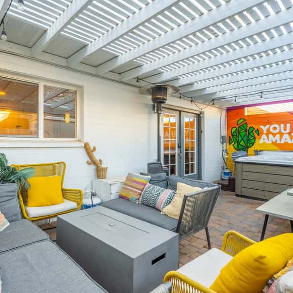 Stylish 4BR Oasis Hot Tub, Fire Pit & Arcade - Image 1