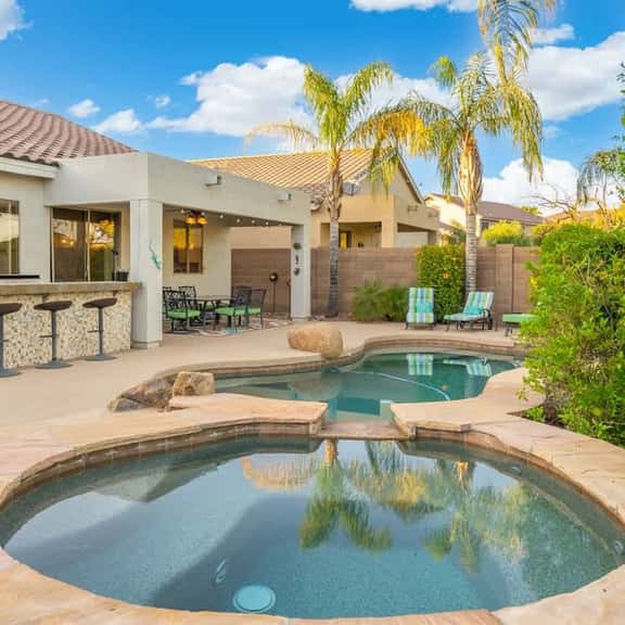 Modern 4-BR Home, Heated Pool, Jacuzzi, Grill - Image 1