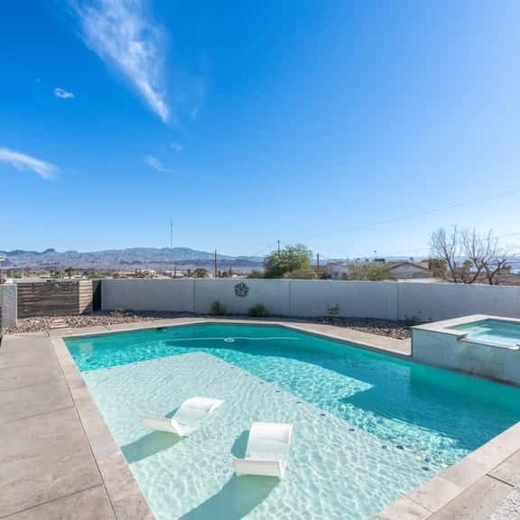 Pool, Spa, Minutes to Lake Havasu, Sleeps 12 - Image 1