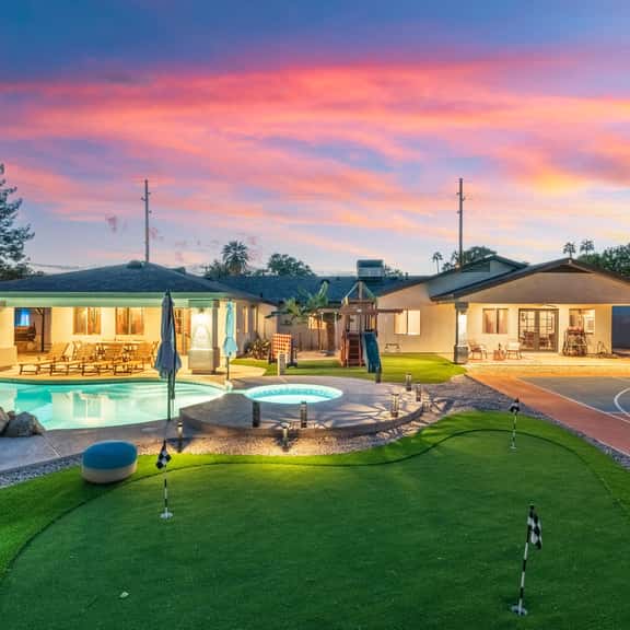 Heated Pool, Pickleball, Mini Putt, Gym, Sleeps 24 - Image 1