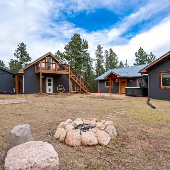 Luxury 4BR Mountain Retreat w/ Hot Tub & Views - Image 1