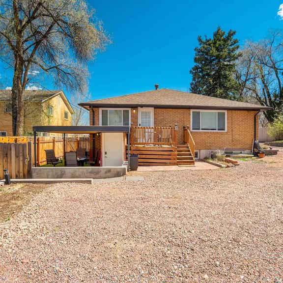 Modern 2BR Retreat Near Garden of Gods - Image 1