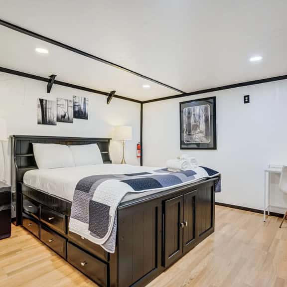 Cozy 1BR Retreat, Sleeps 4, Near I-70 & DEN - Image 1