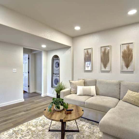 Modern 2BR Home, Sleeps 8,Grill,Hot Tub & Fire Pit - Image 1