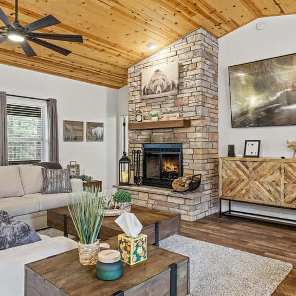 Cozy 3BR Retreat, Forest Views,Grill,Sleeps 6 - Image 1
