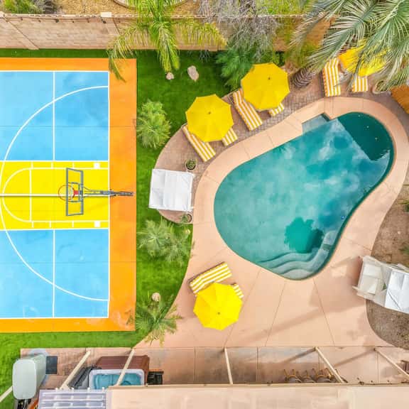 Heated Pool, Spa, Sauna, Cold Plunge, Pickleball - Image 1