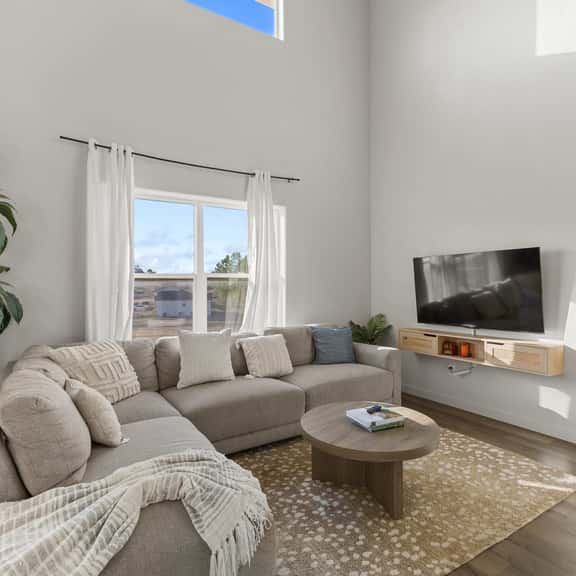 Warm 4BR Home with Hot Tub, Sunset Deck,Sleeps 10 - Image 1