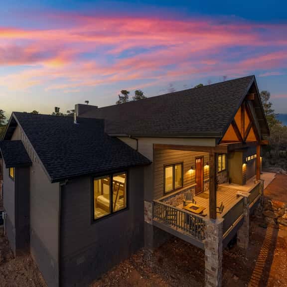 3BR Mountain Cabin w Fireplace, Steamshower, Decks & Games - Image 1