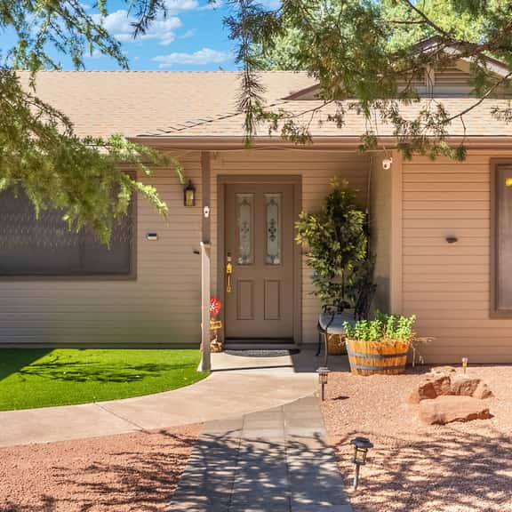 3BR Cozy Retreat, Firepit, Hot Tub, BBQ & Patio - Image 1