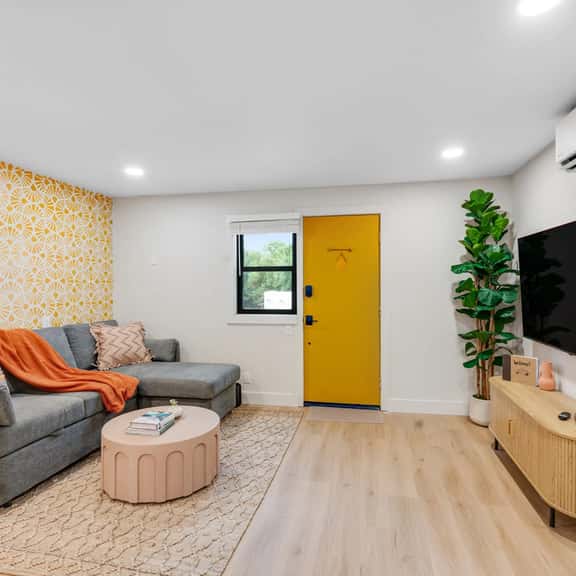 Modern 2BR in Manitou Springs, Walk Downtown - Image 1