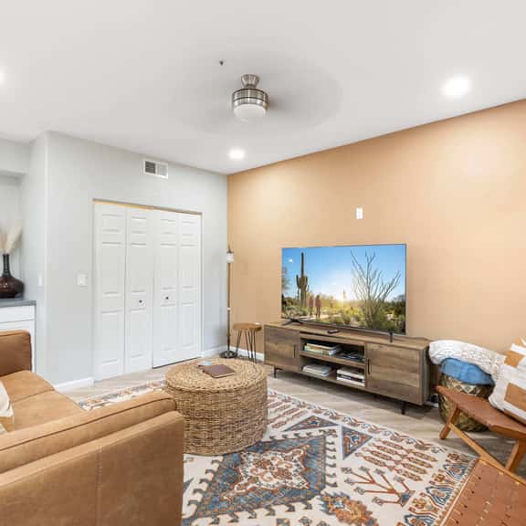 2BR Stylish Desert Casita with Workspace,Mtn Views - Image 1