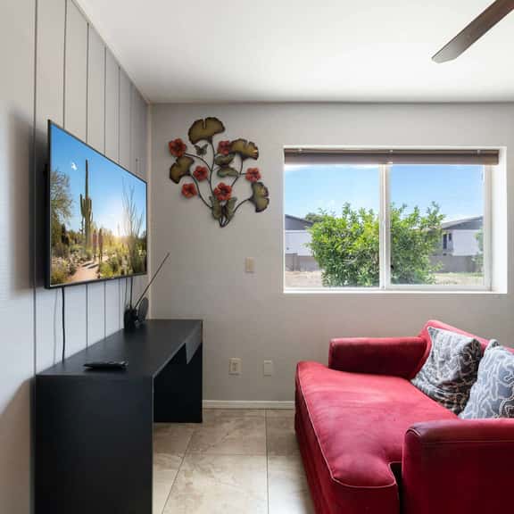 2BR Stay with Patio, Yard, Workspace,Near Downtown - Image 1