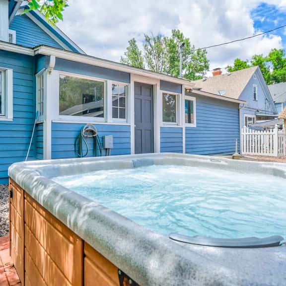 Hot tub and Pikes Peak porch near Colorado College - Image 1