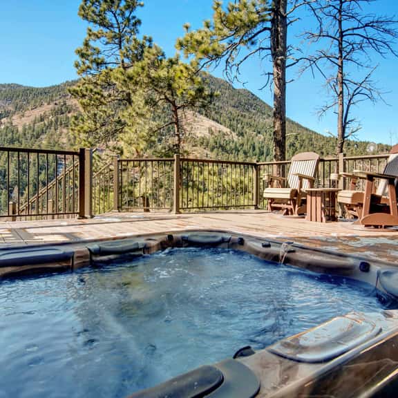 Scenic 4BR Cabin with Hot Tub, Sauna, Sleeps 10 - Image 1