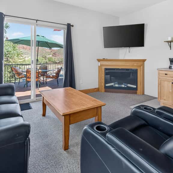 Cozy 1BR Retreat with Deck, Views & Jetted Tub - Image 1
