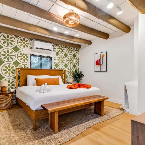 Cozy 2BR in Manitou Springs, Walk Downtown - Image 1