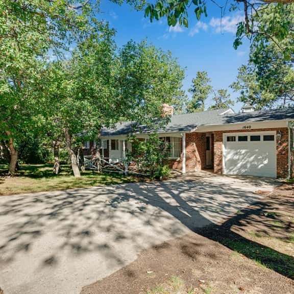 Spacious 4BR Broadmoor Retreat Near Seven Falls - Image 1