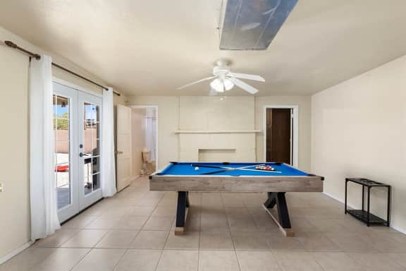 Phoenix Lightrail, BBQ & Billiard minutes from DT - Image 2