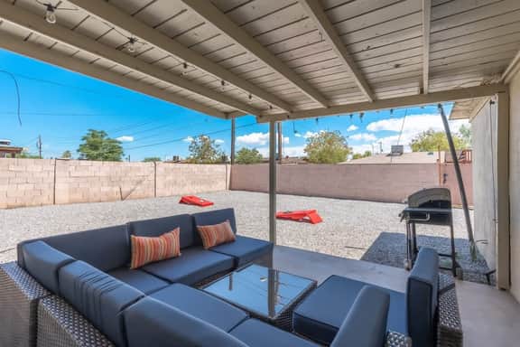 Phoenix Lightrail, BBQ & Billiard minutes from DT - Image 4