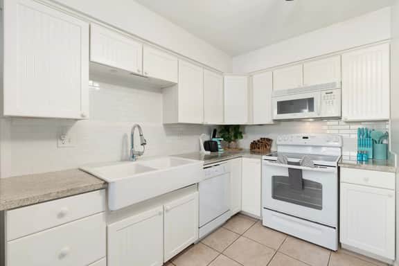 Charming 2 Bedroom Scottsdale Home, Pool & Garden - Image 4