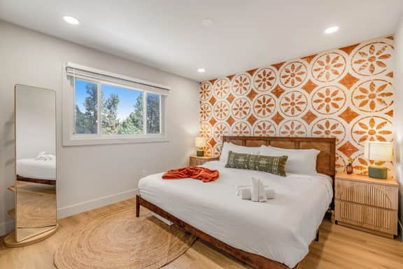 5BR Mountain Getaway Near Garden of the Gods - Image 3