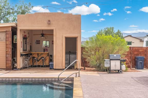 Arizona Pool House- Private, Fenced Outside Space - Image 2