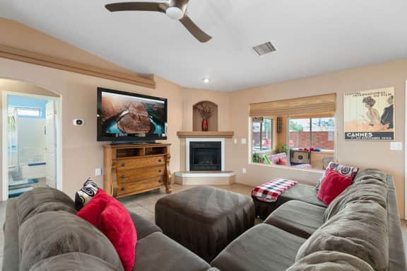 Arizona Pool House- Private, Fenced Outside Space - Image 3