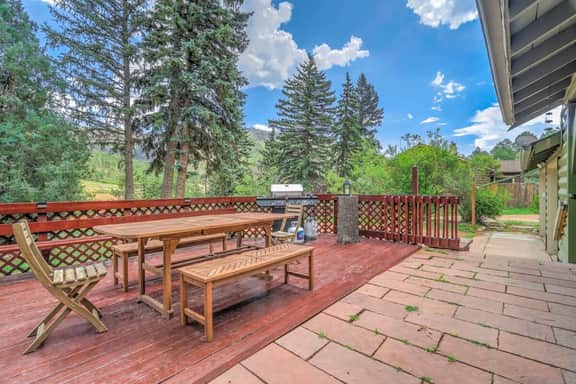 4BR Mountain Getaway w/Hot Tub Firepit & Game Room - Image 2